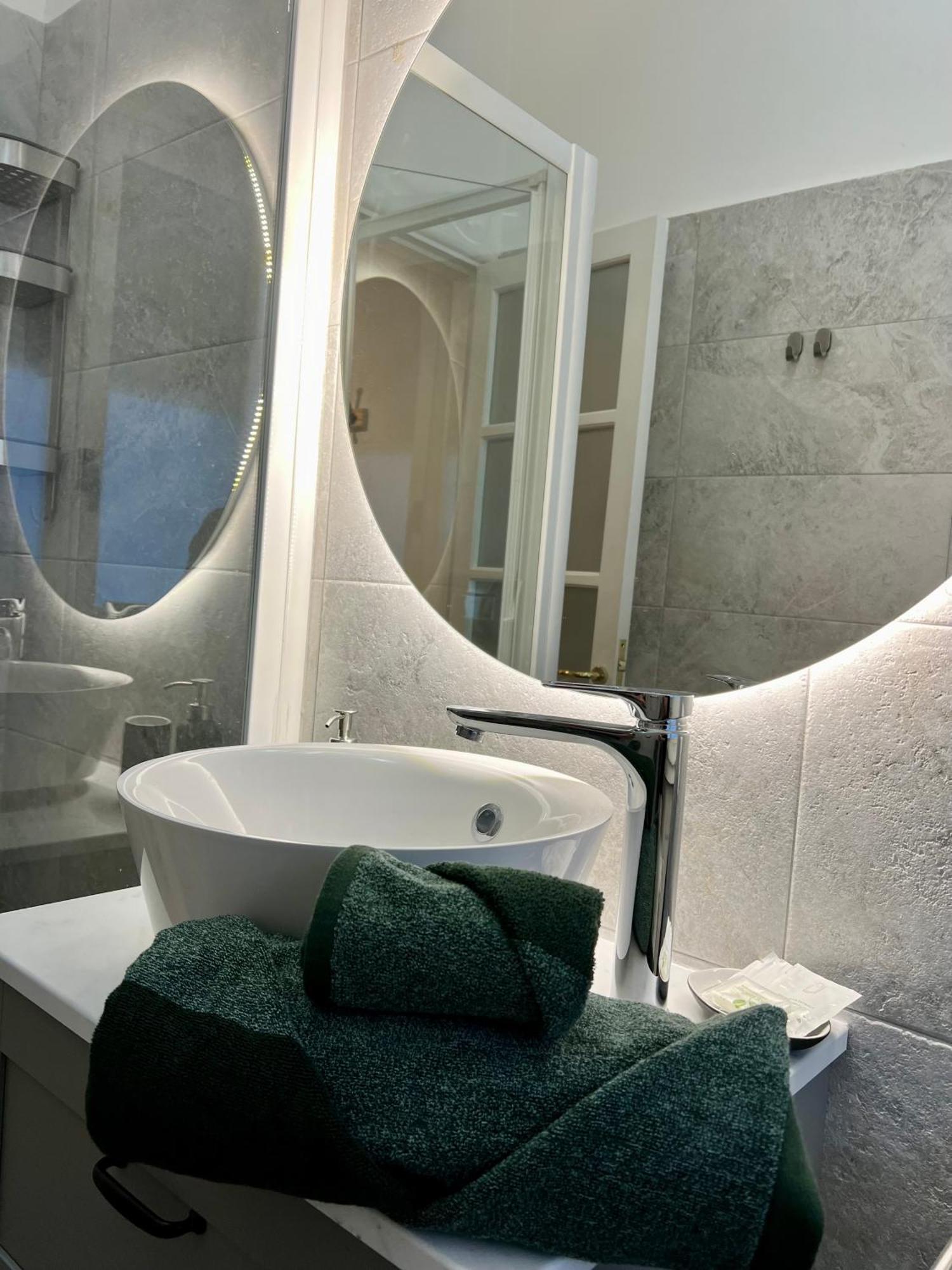 La Bella Milano Charme Apartment 3 Km Away From Duomo/ Netflix & Wi-Fi Included Exterior photo